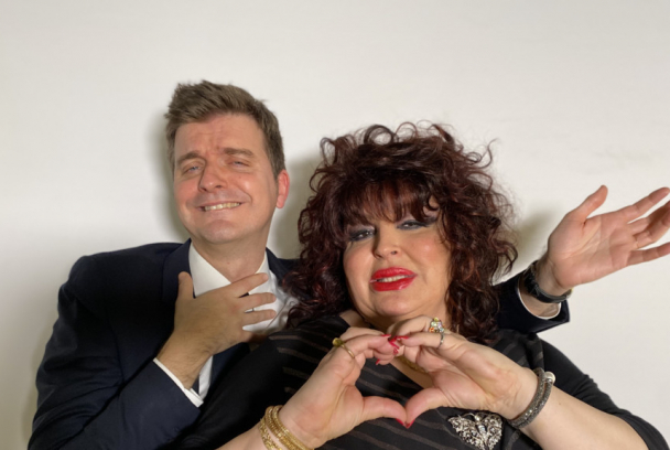 Feliz Año Neox: ¡Pum! A freír leches 2020