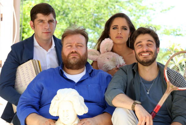 Una Casa, La Familia y Un Milagro