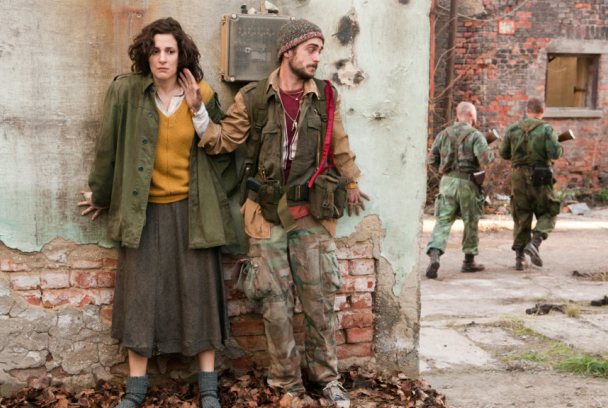 En tierra de sangre y miel