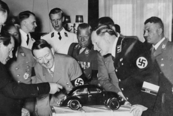 Los nazis y el dinero