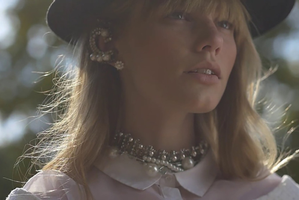 Emmanuelle blanca en la tribu del placer