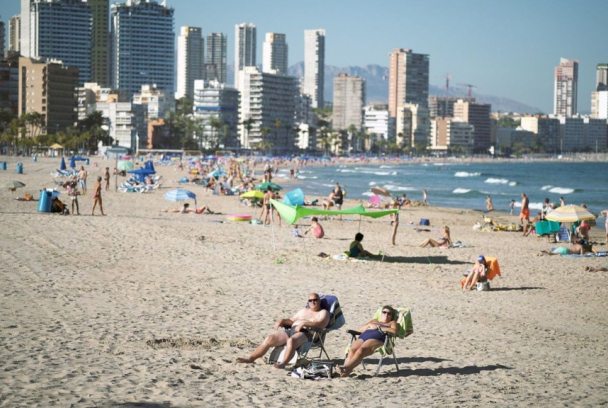 Dictadura, divisas y bikinis