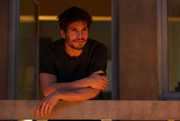 Tan cerca, tan lejos