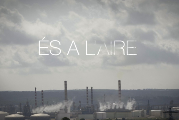 És a l'aire