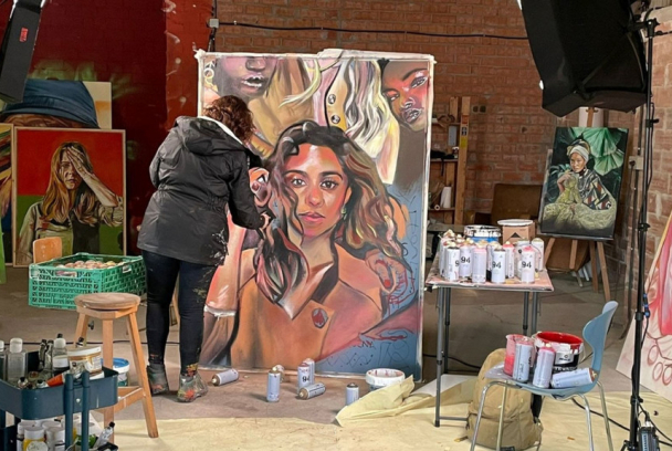 Sense ficció: Atrapades entre dos mons