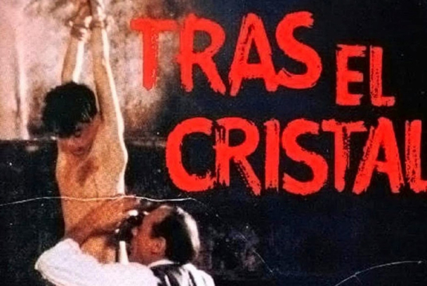 Tras el cristal
