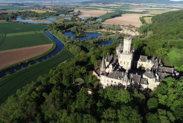 Un río romántico. El hermoso valle del Laine