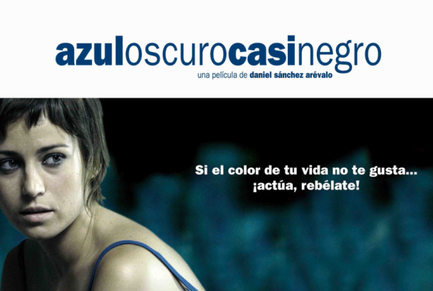 Azul oscuro casi negro