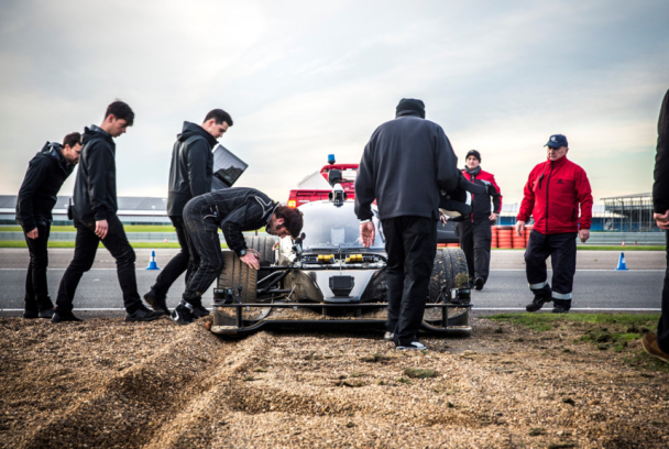 A toda velocidad: Guy Martin vs. coche autónomo
