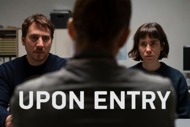 Upon Entry (La llegada)