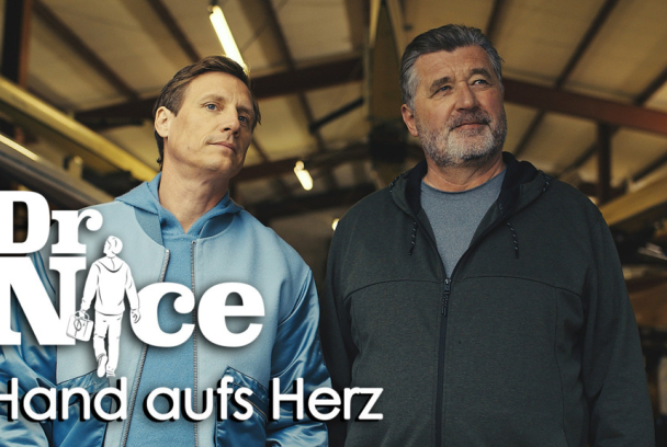 Dr. Nice. La mano en el corazón