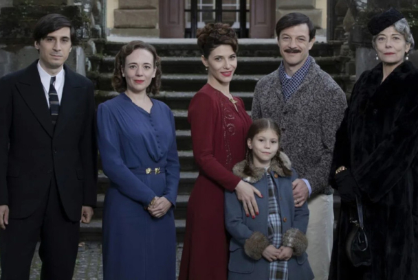 La niña de la maleta