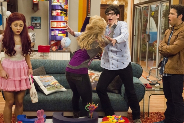 El salto del atún asesino (Jade, Freddie y Robbie)