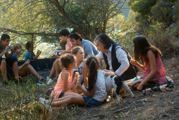 El león duerme esta noche