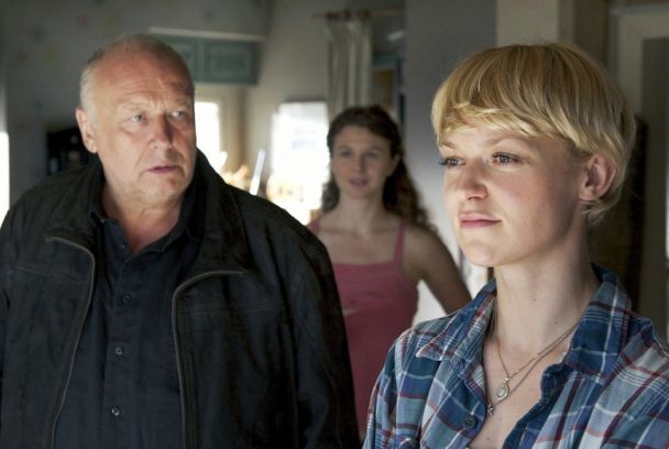 Ayer éramos unos desconocidos