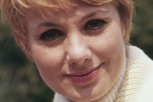 Con los ojos cerrados