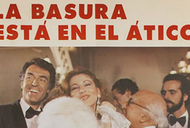 La basura está en el ático