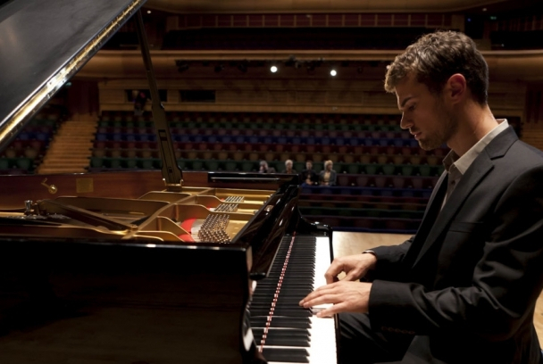 La mitad de dos vidas